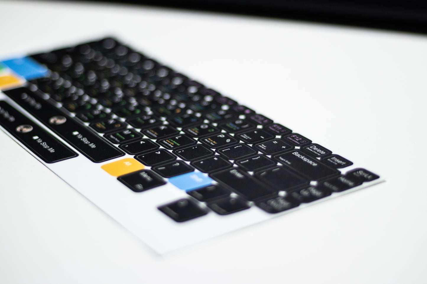 stickers-side-01.jpg__PID:e037e973-4450-4345-9a56-945780ccbb24